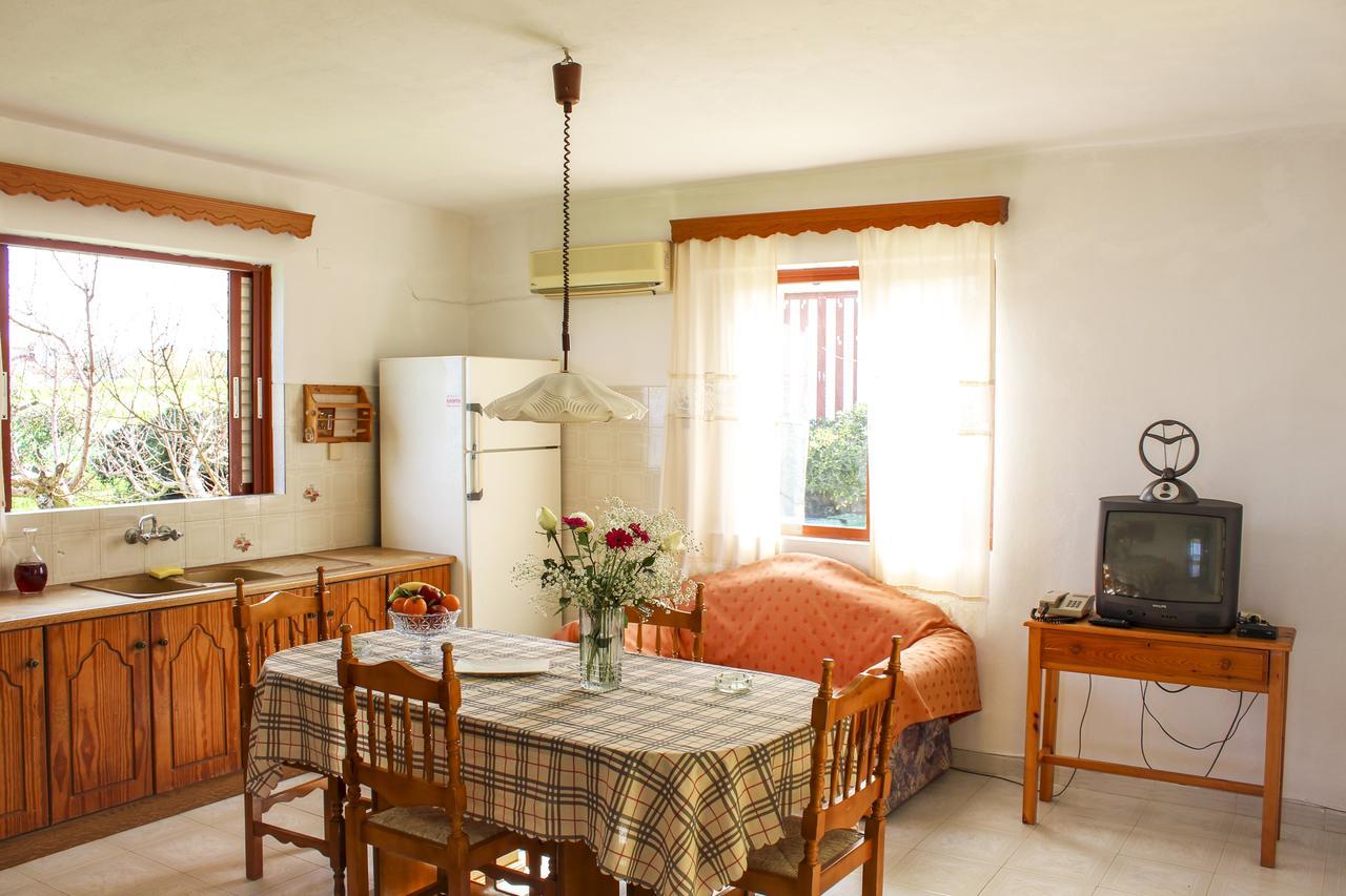 Pelagion II Sea Coral - Beachfront Holiday Home Kypseli Exterior foto