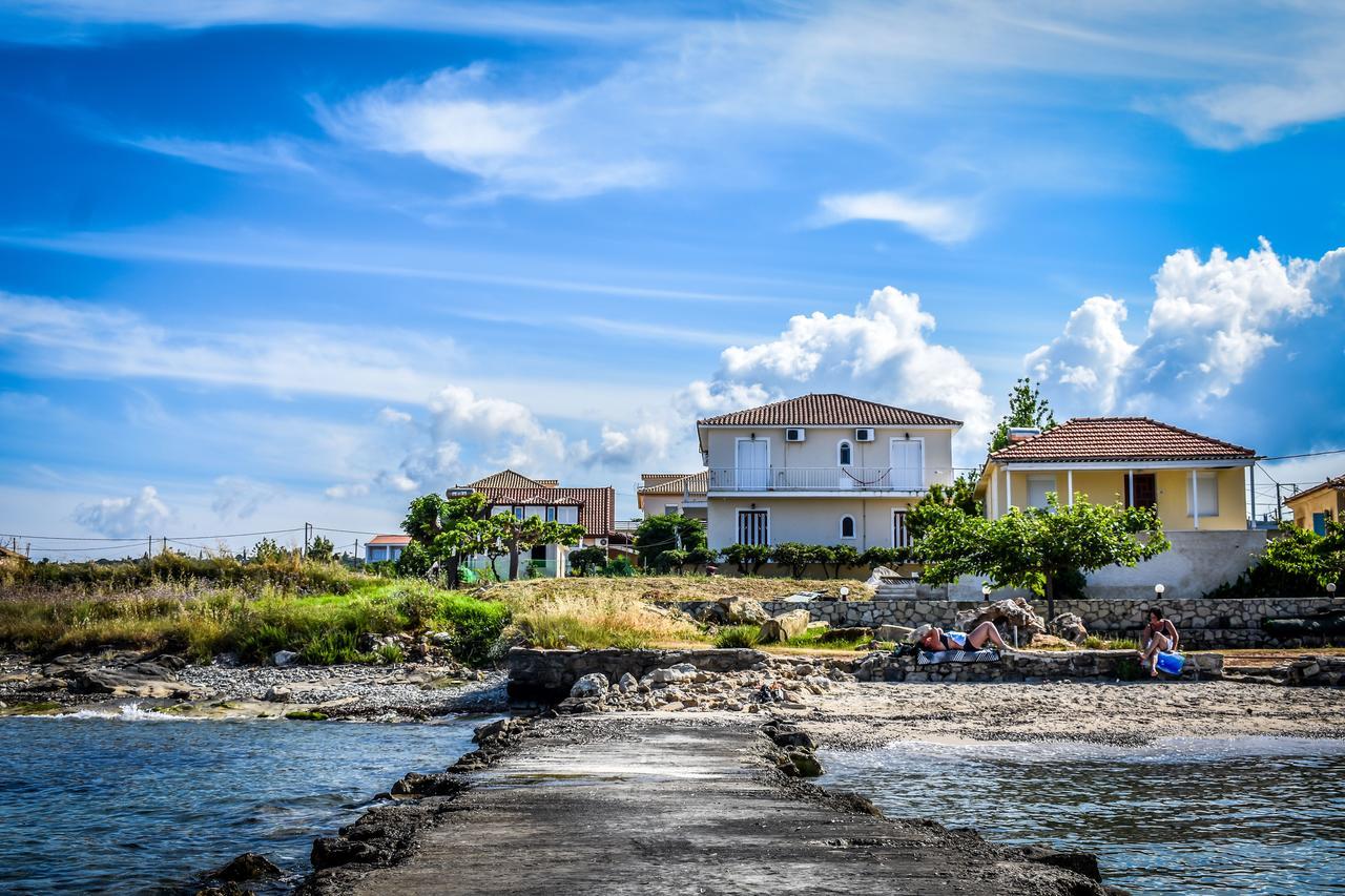 Pelagion II Sea Coral - Beachfront Holiday Home Kypseli Exterior foto